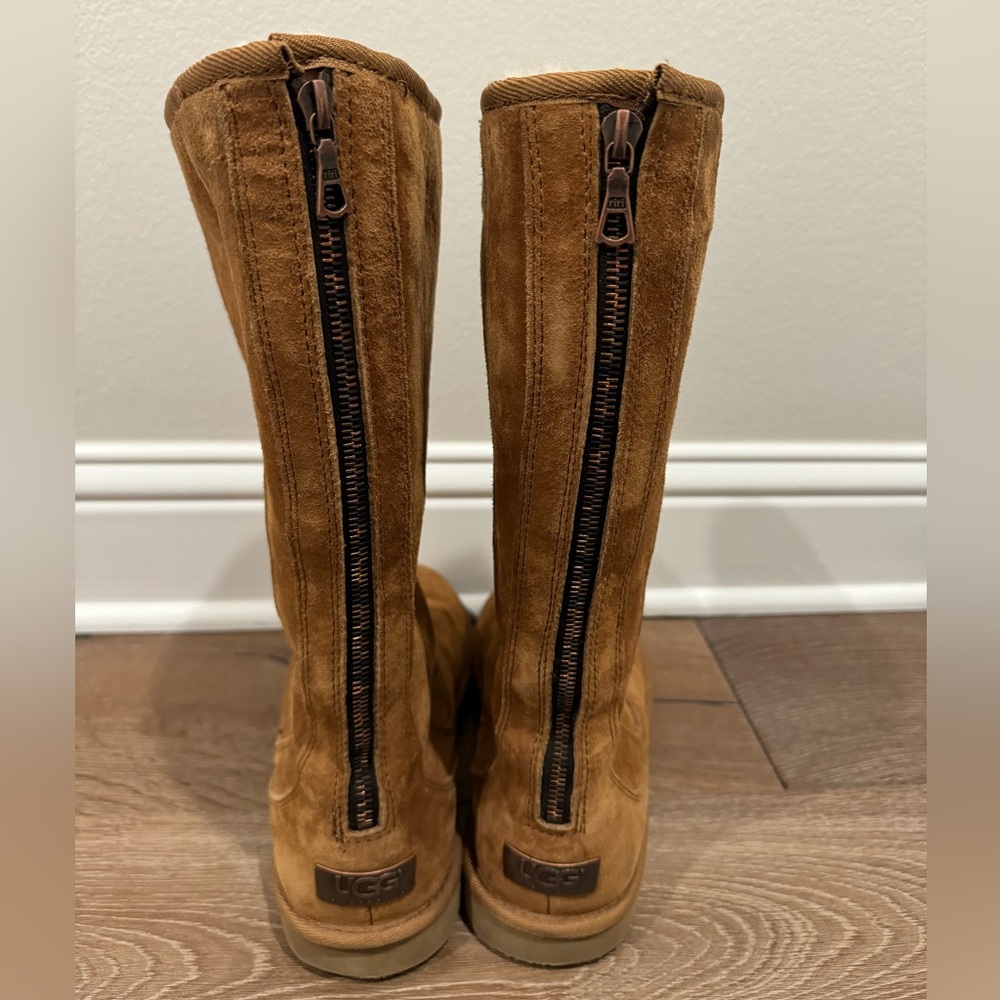 LIKE NEW UGGS! women size 9